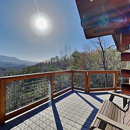 Pinnacle Chalet Gatlinburg Exterior photo